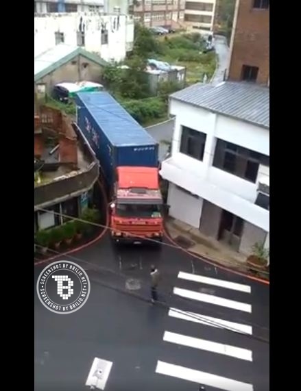 supir truk kontainer © 2016 facebook 金慧珊 supir truk kontainer © 2016 facebook 金慧珊