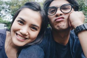 Punya 2 anak, ini 10 potret Ricky Harun-Herfiza masih kayak pacaran
