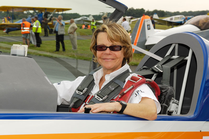 Ini 5 pilot aerobatik wanita dunia, angkat dua jempol buat mereka ya!