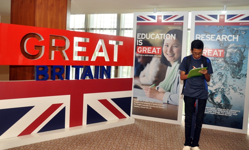 Makin banyak pemuda Indonesia yang mau kuliah di Inggris, kenapa ya?