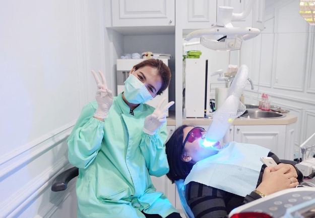 Cantiknya Kalia Labitta, adik Vicky Shu yang berprofesi dokter gigi