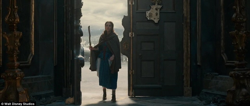 Cantiknya Emma Watson di trailer Beauty and The Beast, bikin berdesir