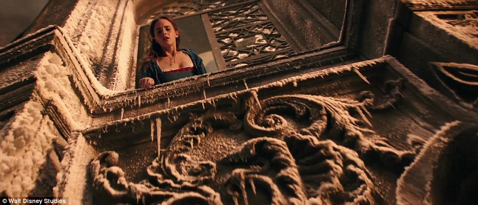 Cantiknya Emma Watson di trailer Beauty and The Beast, bikin berdesir