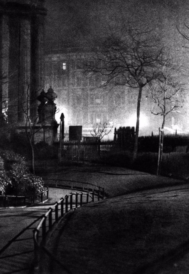 15 Potret suasana Kota London 86 tahun yang lalu ini serem abis
