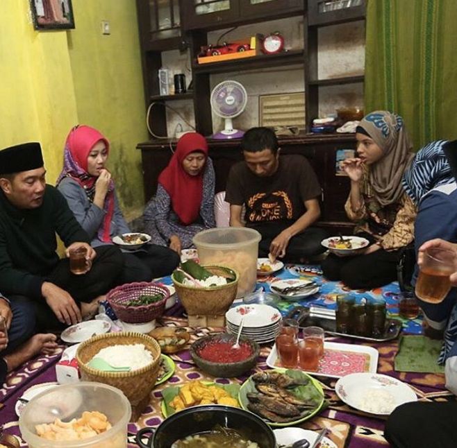 foto kedekatan pemimpin daerah dengan warganya © 2016 instagram foto kedekatan pemimpin daerah dengan warganya © 2016 instagram