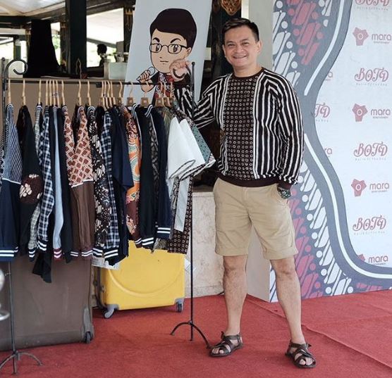 Selain sibuk di TV, 7 artis ini juga punya bisnis fashion batik lho