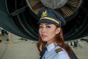Patricia Yora, si cantik yang jadi pilot wanita termuda di Indonesia
