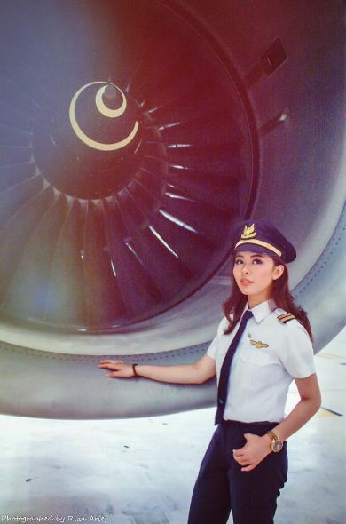 Patricia Yora, si cantik yang jadi pilot wanita termuda di Indonesia