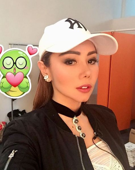 Femmy Permatasari © 2016 instagram.com/femmypermatasari
