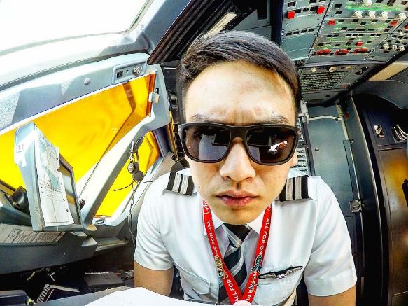 Nelson Simajaya, pilot  ganteng yang bikin kamu pengen diajak terbang