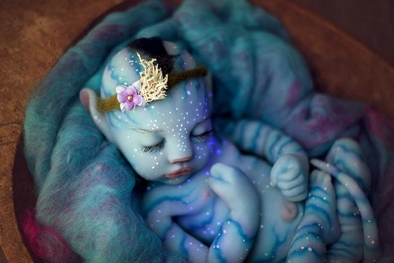 Boneka Avatar ini punya bentuk yang super mirip bayi asli, bikin gemes