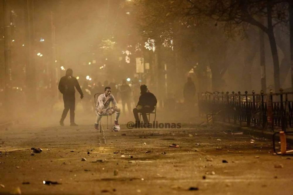 seleb CR7 Troll Football