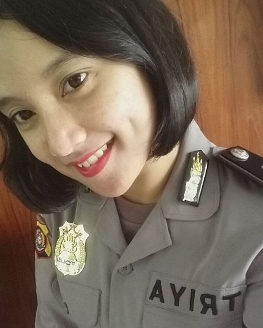 triya rafelya polwan manis yang bikin cowok ingin jadi penjahatnya © 2016 instagram triya rafelya polwan manis yang bikin cowok ingin jadi penjahatnya © 2016 instagram