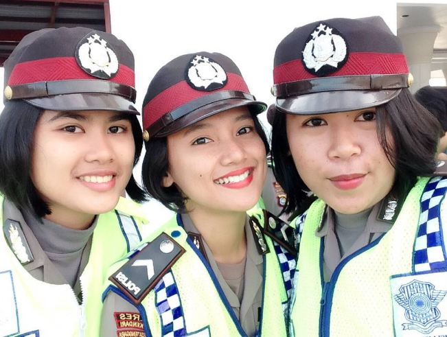 triya rafelya polwan manis yang bikin cowok ingin jadi penjahatnya © 2016 instagram triya rafelya polwan manis yang bikin cowok ingin jadi penjahatnya © 2016 instagram