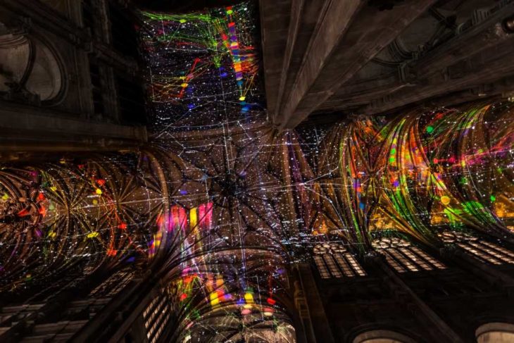 Seniman ini sulap langit-langit gereja bak galaksi, hasilnya keren