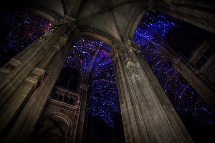 Seniman ini sulap langit-langit gereja bak galaksi, hasilnya keren
