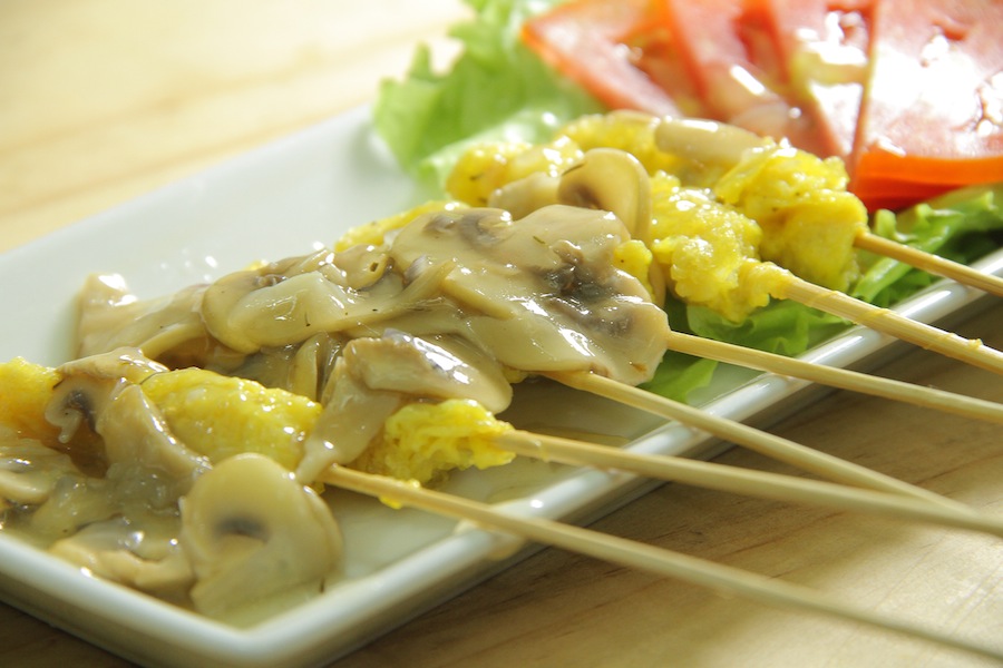 Yuk nostalgia zaman SD, bikin sate telur gulung saus jamur yang lezat