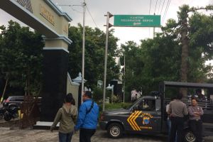Benda diduga bom nyaris meledak di kantor Kecamatan Depok 