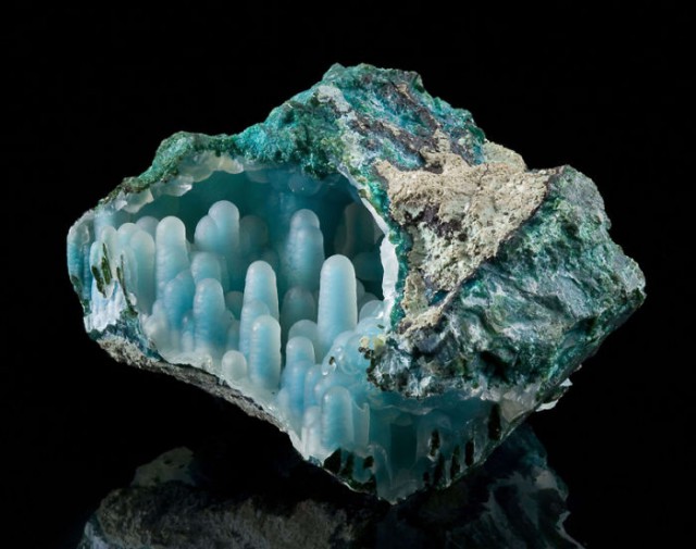 15 Batuan dan mineral ini miliki keindahan tiada tara, keren banget