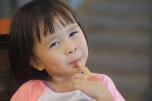 Aksi anak Hanung Bramantyo jadi instruktur aerobik ini bikin gemes