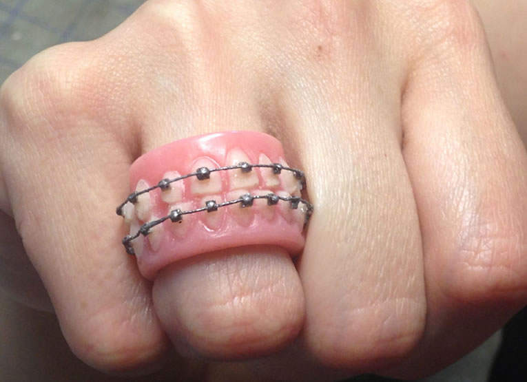 aksesori anggota tubuh © 2016 brilio.net aksesori anggota tubuh © 2016 brilio.net