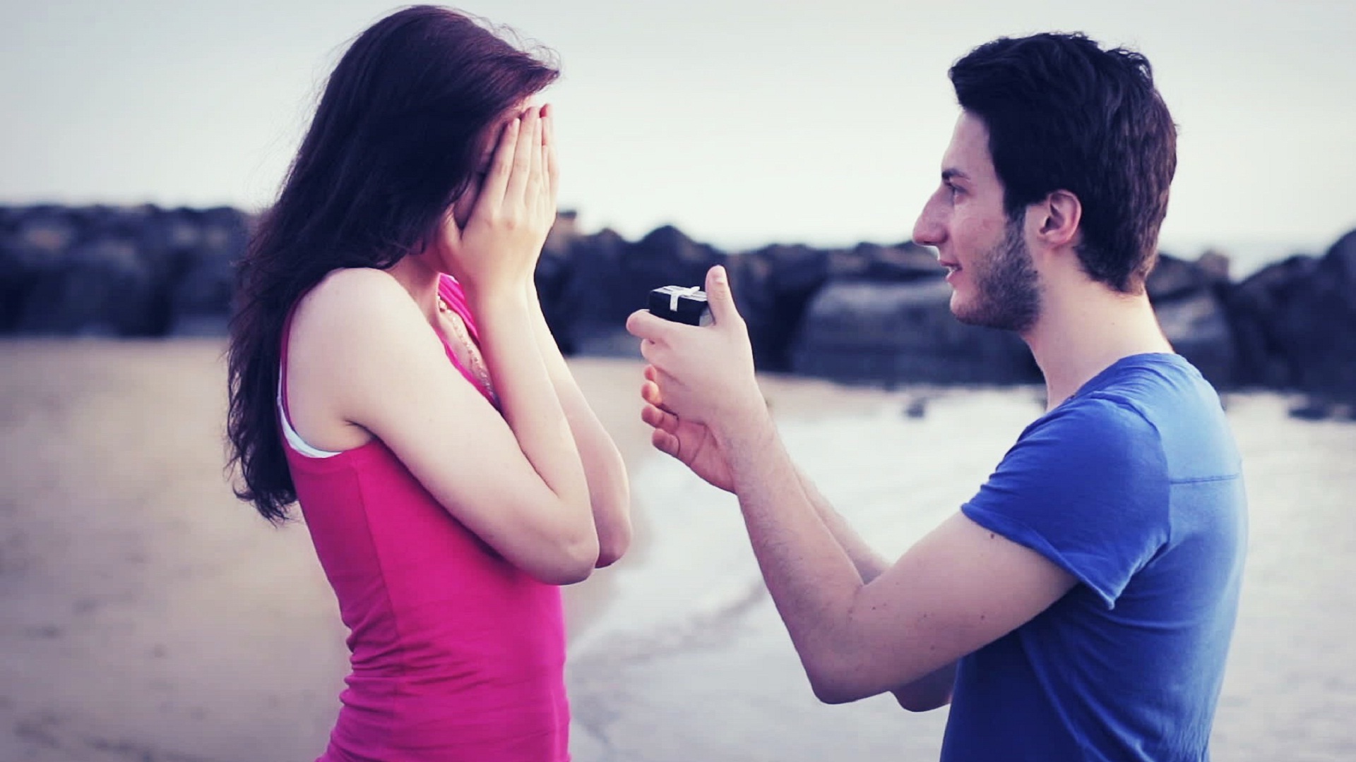 Gengsi bilang cinta? 7 Langkah ini bisa kamu cobain, Sob