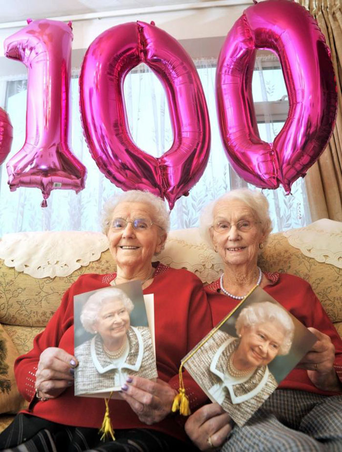 Wow, selama 100 tahun saudara kembar ini rayakan ulang tahun bersama