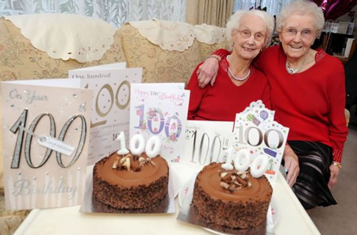 Wow, selama 100 tahun saudara kembar ini rayakan ulang tahun bersama