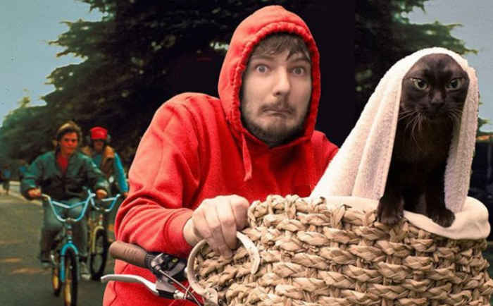 5 Foto pria bersama kucing tirukan adegan film ini bikin takjub