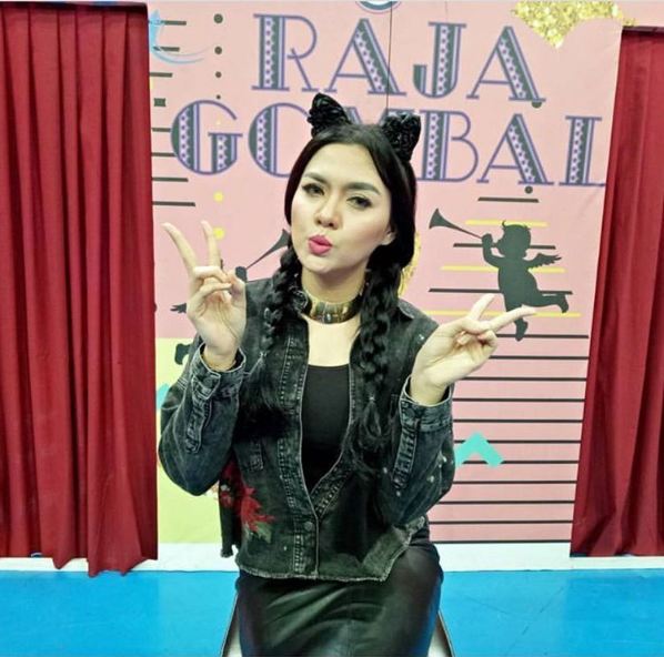 seleb rambut kepang © 2016 brilio.net seleb rambut kepang © 2016 brilio.net