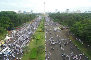 Massa aksi ‘Super Damai 212’ mulai padati Monas