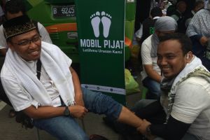 Ada layanan pijat refleksi gratis di aksi Super Damai 212