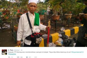 Jutaan massa ikut aksi 212, anggota FPI ini pilih bersihkan sampah 