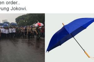 Setelah jaket bomber, payung biru Jokowi ini juga diminati netizen