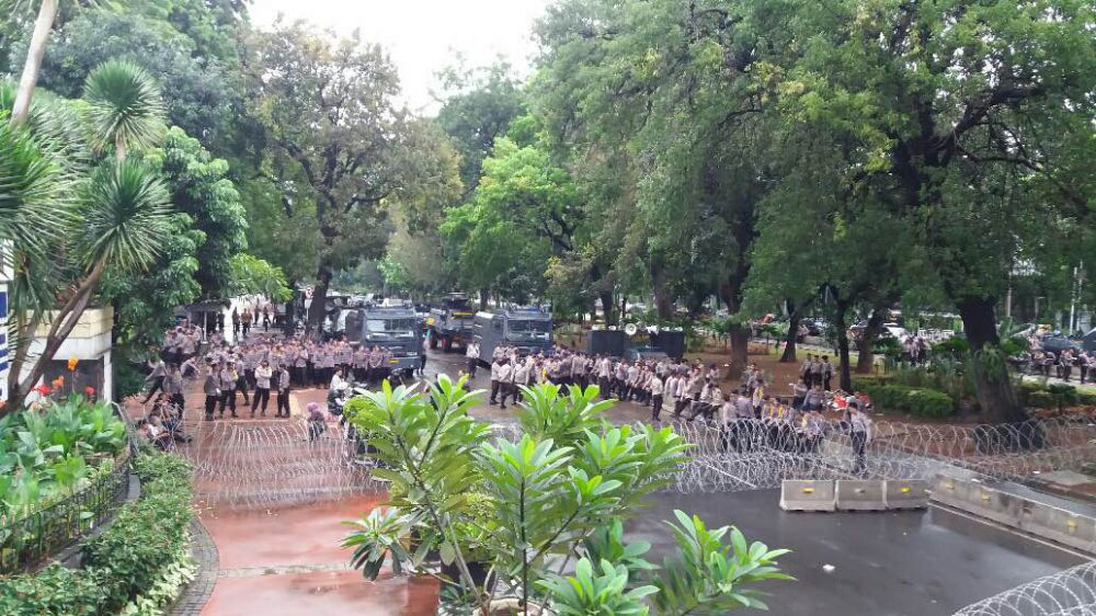 rangkuman 212 © 2016 brilio.net rangkuman 212 © 2016 brilio.net