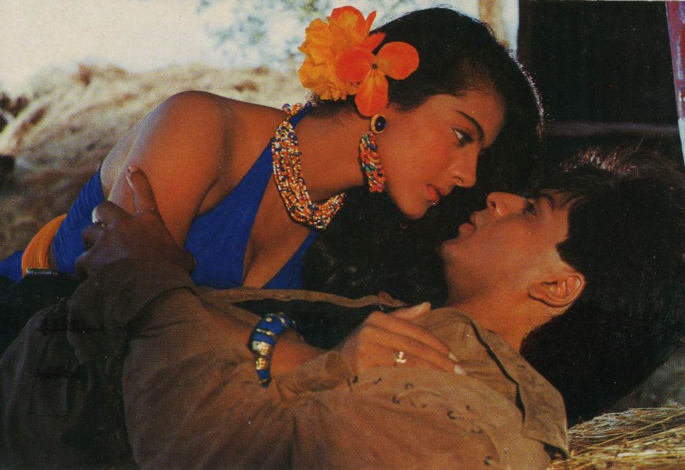 15 Momen romantis Shah Rukh Khan & Kajol di film, jangan baper ya