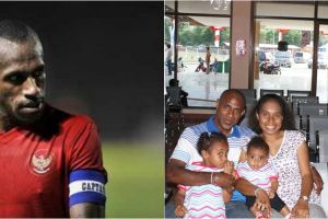 10 Foto keluarga Boaz Solossa, garang di lapangan lembut di rumah