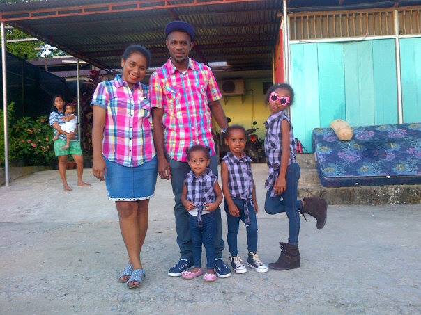 Boaz Solossa dan keluarga 1-10 © 2016 brilio.net