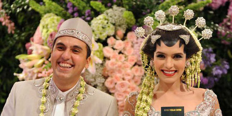 Seleb mendadak menikah 1-7 © 2016 brilio.net Seleb mendadak menikah 1-7 © 2016 brilio.net