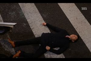 Berikan kejutan ke pacar, cowok ini pura-pura mati karena kecelakaan