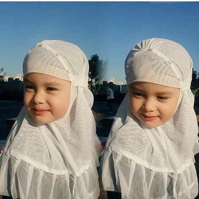 13 Foto bayi pakai jilbab ini imutnya nggak nahan, jadi pengen nyubit
