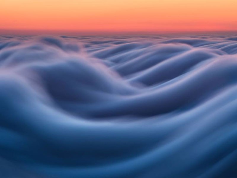 10 Potret kabut yang mirip ombak lautan ini bikin mata terpukau