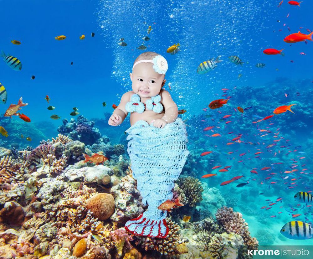 13 Foto bayi berkostum duyung ini imut banget, berenang yuk