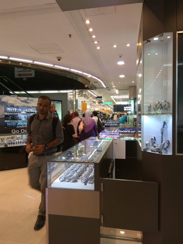 Mustafa Centre SG © 2016 brilio.net Mustafa Centre SG © 2016 brilio.net