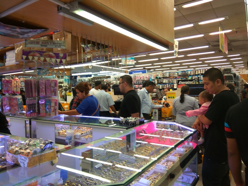 Mustafa Centre SG © 2016 brilio.net Mustafa Centre SG © 2016 brilio.net