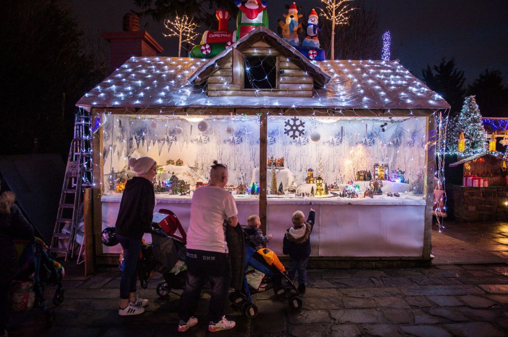 15 Foto rumah dekorasi pernak-pernik Natal ini dijamin bikin kagum