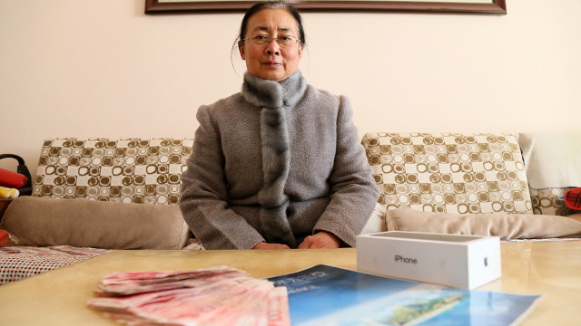 Nenek ini tawarkan iPhone 7 untuk gadis yang mau jadi 'anaknya'