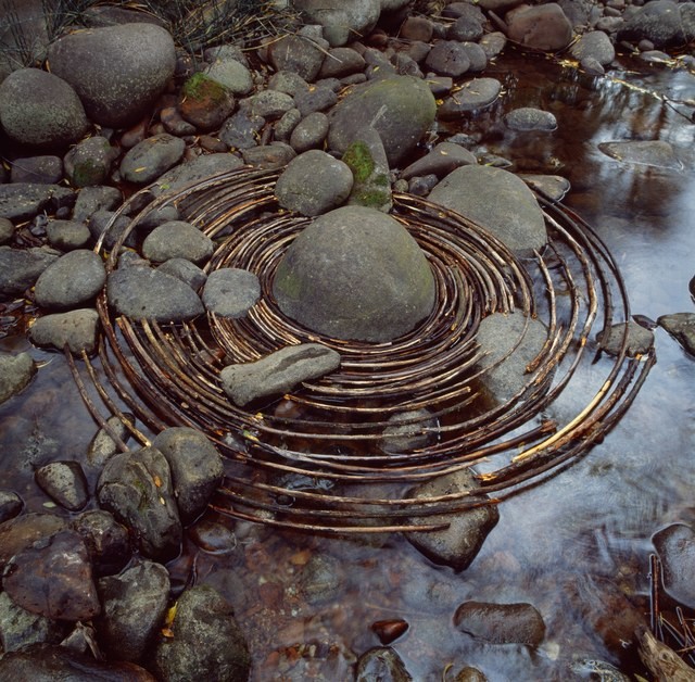 karya seni dari bahan alami © 2016 Andy Goldsworthy