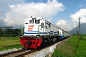 Kamu pecinta kereta api? Kenali lebih jauh kereta, lokomotif, & rail