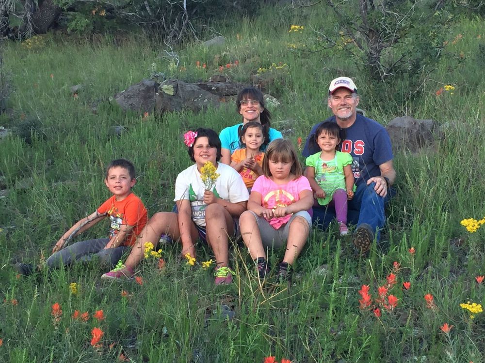 Pasangan adopsi lima anak sekaligus © 2016 lifebuzz Pasangan adopsi lima anak sekaligus © 2016 lifebuzz